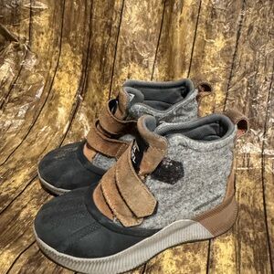 Kids Sorel Out ‘N About Waterproof Snow boot Size 13